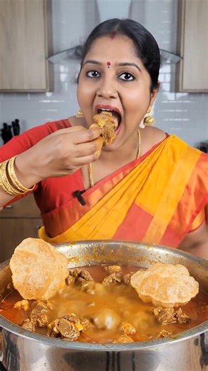 Look at how the lady is eating while cooking and how beautifully she cooks.#food #womencooking