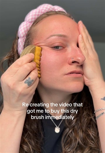 Effective Lymphatic Drainage Techniques with Dry Brushing