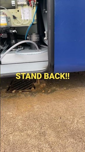 Instructional video - How to drop the toilet on a Mercedes Benz Tourismo. NOT PLEASANT ⚠️⚠️⚠️