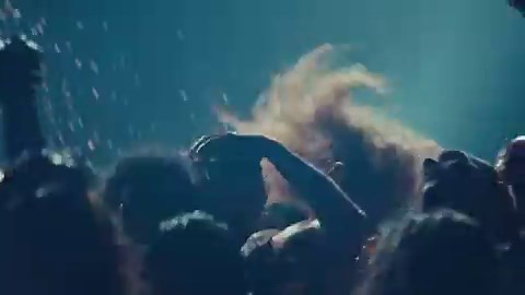 Muito legal que os metaleiros estão indo atrás do álbum da Slayyyter e se empolgando como o público mais pop. Vi uns vídeos de react e é massa como as reações são entusiasmadas e impressionadas. É realmente um dos álbuns que vão definir 2026 e talvez os próximos anos.