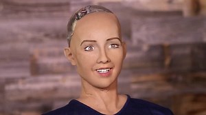 Sophia est un robot humanoïde plus vrai que nature
