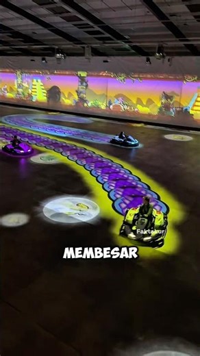 Bermain game cacing langsung di arena