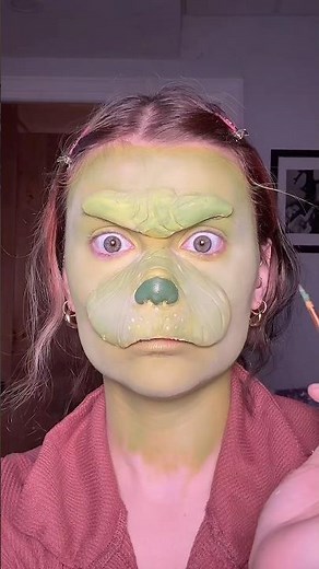 GRINCH MAKEUP TUTORIAL #grinch #grinchmakeup #holidayswithyoutube #holidaysonshorts