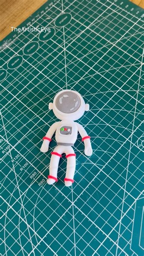 How to make fondant astronaut out of fondant/cake topper🧑‍🚀 #diy #astronaut #fondant #easy #tricks