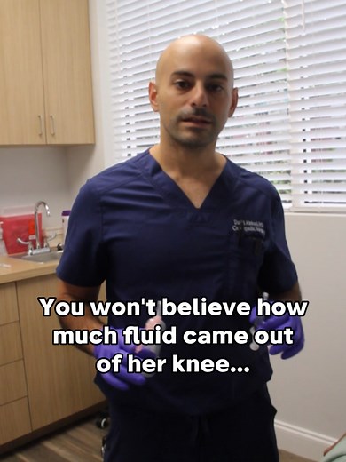 That fluid you just watched get pulled out of that knee? That's not supposed to be there. 👀🦵 This is a knee aspiration — and the amount of fluid in that joint tells us a lot about what's going on inside. A healthy knee has a small amount of synovial fluid to lubricate and cushion the joint. But when the knee swells like this, it means the body is responding to something — injury, inflammation, infection, or degenerative changes. What that fluid can tell us: → Clear/yellow fluid = likely osteoa