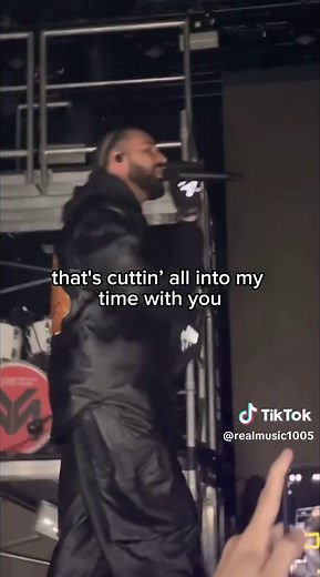 Drake Jungle Live Performance – Concert Singing Moment