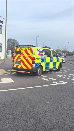 Pergot van leaving station @Herts Police @FreeMan