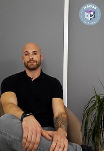 Quelles sont les missions d’un aide-soignant ? En quoi consiste ce métier ? 🧐 De l’organisation de la journée à ses sources de motivation au travail, Erwan, aide-soignant, répond à quelques questions sur son métier et les particularités de travailler au sein de l’HAD35. 🩺 Le métier d’aide-soignant est essentiel pour le bien-être des patients mais aussi très diversifié dans les missions quotidiennes. 💪 Alors un grand merci à Erwan pour avoir décrit son métier au sein de notre établissement ! �