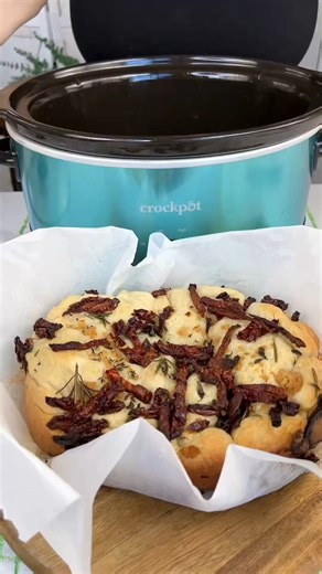 Simple and tasty! This crockpot recipe makes the best Italian bread, so good This original video was produced by Network Media LLC, Kells Kitchen, and Kelly N. | Family Style Cooking