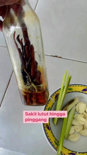 35K views · 789 reactions | Bismillah..Asalamualaikum… sakit lutut hingga pinggang#cucuadam #reels #ads #fyp #terbaru#petuaorangtuatua #petuaorangduludulu | Nor Hasbul Cucuadam | Facebook