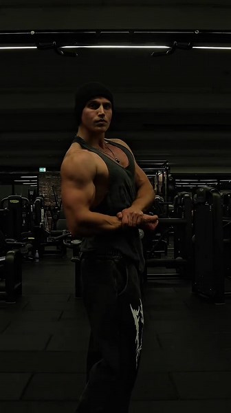 Winter vibes #fyp #winterfit #motivation #explorer #fit