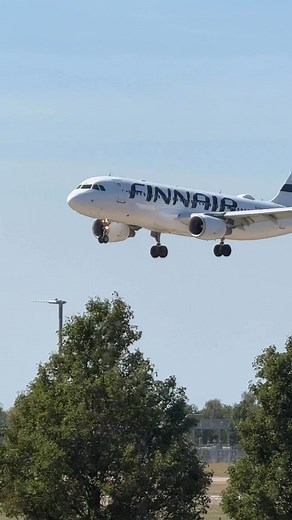 Finnair Airbus arrives at Heathrow #fin air #a320 #pilotlife | Airliner Videos