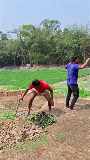 Right Behind Him… Something Changed 😨