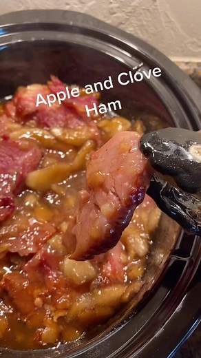 Delicious Slow Cooker Apple and Clove Ham Recipe