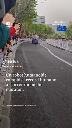 Robots humanoides compiten en medio maratón de Pekín