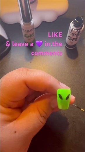 Simple beginner friendly Alien 👽 Nail Art #subscribe #likethisvideo #nailart #halloweennailsdesign