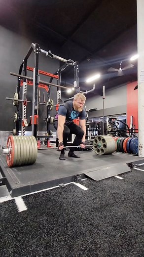 You think aluminum collars are the answer! Not even close after a few months the metal stretches and never returns to size .proloc collars !!! Commercial grade nylon last for many years !!!! #strongman #madeintheusa #girlswholift #best collars #garagegym #fitfam #womenfitness #gearedlifters #gym #strongmantraining #strongmanmotivation #strongmancompetition #competitionprep #strengthtraining #strong #strength #weightlifting #muscle #powerbuilding #deadlift #deadlifts #deadlifttillimdead #liftheav