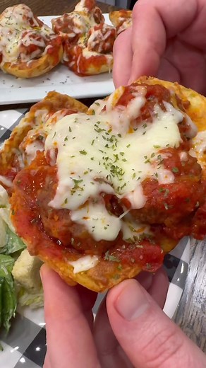 Garlic Bread Meatball Sandwiches🔥 Recipe 8 Count Frozen Ciabatta Rolls 1 pound Precooked thawed meatballs 1 16 ounce Pasta Sauce or Marinara Mozzarella Cheese Dried Parsley Steps Cook the garlic bread according to the directions on the box. Add the cooked meatballs and sauce to a pan over medium heat and bring that to a simmer. Once simmering cover with a lid and lower the heat. Remove the garlic bread from the oven when golden and press down the center with a spoon to form little bread bowls. 