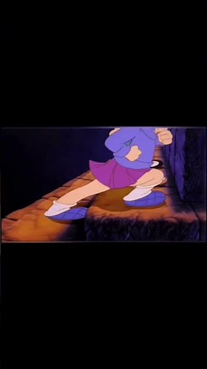 Tiny Simon crushed by Jeanette [edit] #simon #alvinandthechipmunks #chipmunks #chipettes #jeanette
