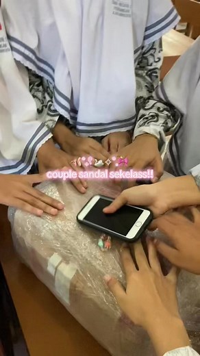 Couple Sandals: Perfect Match for Classmates