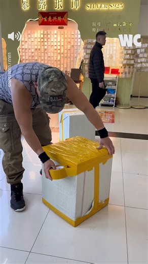 This man can effortlessly pack this entire package in minutes | Watercooler