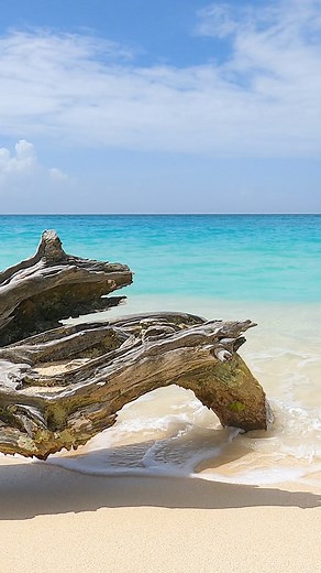 Drift away 🌊😌✨💙 📍 Ffryes Beach, Antigua 🇦🇬 | My Tranquilitee
