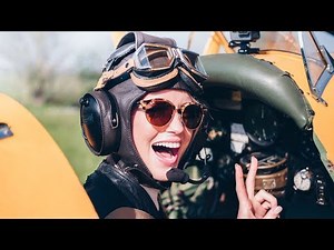FLYING A 1930s BIPLANE (AND JUMPING OUT OF ANOTHER ONE) | ‪@MariaThePilot‬