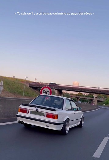 « Tu sais qu’il y a un bateau qui mène au pays des rêves » #e30_lcsh #e30 #bmw #restauration