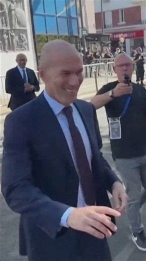 New France coach Zidane greets fans in Paris｜Les Bleus｜Équipe de France