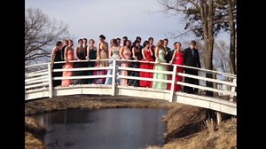 Prom picture makes an epic splash | CNN