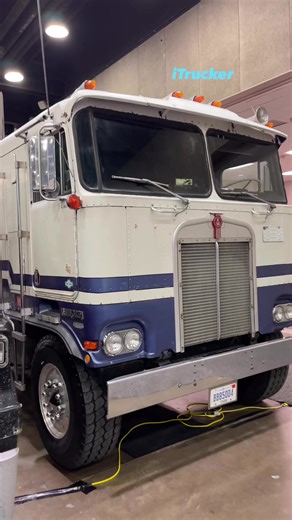 11K views · 194 reactions | True old school cabover Kenworth Truck #truck #trucks #oldschool #video #dieselpower #trucking #kenworth #itrucker #truckdriver | iTrucker | Facebook