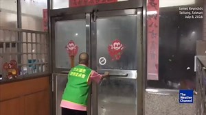 13K views · 282 reactions | VEJAM A FÚRIA DO TUFÃO NEPARTAK EM TAIWAN - CATEGORIA F4. Data 08/07/2016. Isso está se multiplicando pelo mundo. Tornado F4: Velocidades de vento entre 333 e 418 km/h. Locomotivas e caminhões pesados são arremessados como brinquedos. Haverá devastação total. Vamos observar os sinais. | Transição Planetária - As verdades escondidas | Facebook