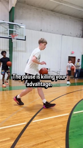 Daryl McCoy | Pro Basketball Trainer | Waco, TX | Every pause gives the defender time to think. That’s why this sequence works: 🧠 Jab = weight shift 👀 Shot fake = eye lift ⚡ Cross step =... | Instagram