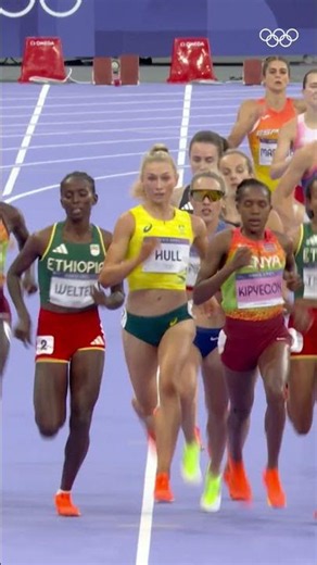An unforgettable moment for Jessica Hull! ⚡️🥈