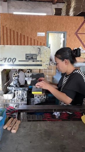 Factory Process: Making Handles for Oil Putty Knives