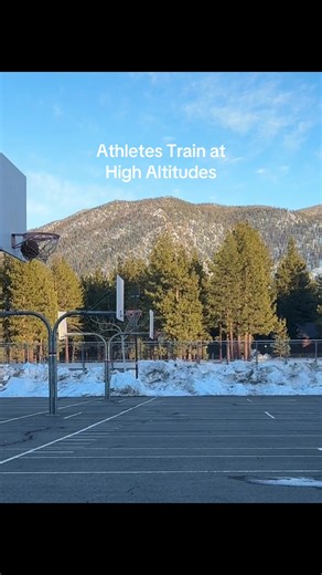 Benefits of High Altitude Training include: *Better physiologic adaptation. *Increased Red Blood Cell Production meaning more oxygen carrying capacity. *Improved oxygen delivery to muscles 💪🏽. = Enhanced Endurance and Performance at Sea Level 💥. Is it tough? Absolutely. Is it worth it? Absolutely