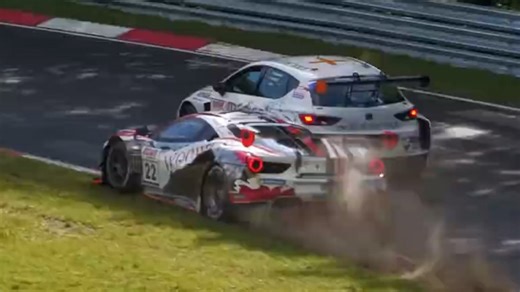 Drivers push limits at Nürburgring NLS and run off track to pass