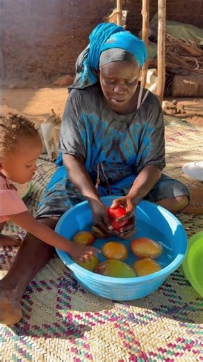 African Village Mum Cleaning Fresh Mangoes 🥭🌿 #shorts #shortsfeed #fypシ #africanvillagelife