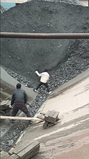 Unloading Goods from Ships: A Day in the Life of the Crew