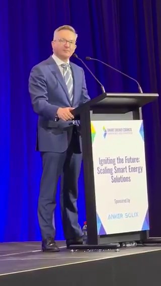 Chris Bowen @ChrisBowenMP a reputation globally for one of the most capable energy ministers ever! Speaking today at Smart Council Event Sydney! @MikeCarlton01 @QuentinDempster @PollyWi92611992 He has the Courage, knowledge and understanding needed to change Australia’s energy dependence from dirty expensive fossil fuels to natures bundles of clean energy and storage.Sun, Wind and Water a national pivot rapidly underway, solar over 4 million homes, over 300,000 batteries now over 450,000 BEV’s @