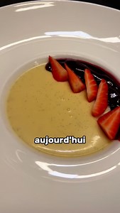 L’authentique recette de Panna Cotta ✨🇮🇹 Les ingrédients pour 4 verrine ⬇️ -500 g crème 35% (1) -1 gousse de vanille -50 g sucre -60 g crème 35 % (2) -coulis ou confiture Si vous avez des questions, c’est en commentaire que ça se passe ✨ Aimes-tu les Panna cotta ? #PannaCotta #Dessert #Cuisine #Recette | hugo.desserts
