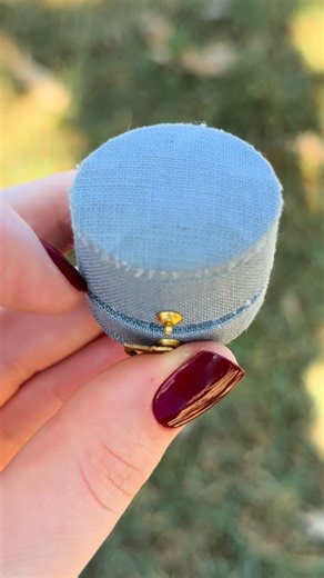 Ruby Harper Fine Jewelry on Instagram: "This split shank design was my very first setting design when I started Ruby Harper… and now, almost a year later, I got to recreate it with one of my custom clients. 🥹 It’s not the original ring, but it feels like such a full-circle moment. Thanks to all my sweet customers clients for trusting me with their pieces. I have lots more to show you all very soon ❤️ 1.81ct K color VVS2 diamond, in rose gold. ✨"