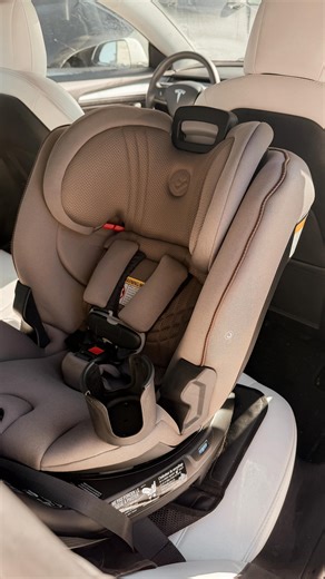 Kara Fortin on Instagram: "Unboxing + installation du Maxi-Cosi Andi 360 🤍 Honnêtement, tout est pensé pour rendre la vie plus simple : installation facile, rotation fluide et confort absolu pour bébé. C’est exactement le genre de siège qu’on aime avoir au quotidien — pratique, sécuritaire et évolutif ✨ Et cette couleur Truffle… je ne m’en remets pas 😍 Disponible chez @boutiquesclement @maxicosi_canada 🤎 . . . . . . . #maxicosi #carseat #babymusthave #mamanduquebec #mamanquebecoise"