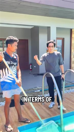 𝐓𝐢𝐫𝐞𝐝 𝐨𝐟 𝐟𝐢𝐠𝐡𝐭𝐢𝐧𝐠 𝐠𝐫𝐞𝐞𝐧, 𝐜𝐥𝐨𝐮𝐝𝐲 𝐩𝐨𝐨𝐥𝐬 𝐞𝐯𝐞𝐧 𝐰𝐢𝐭𝐡 𝐜𝐡𝐥𝐨𝐫𝐢𝐧𝐞? 𝐓𝐡𝐢𝐬 𝐜𝐥𝐢𝐞𝐧𝐭 𝐡𝐚𝐬 𝐭𝐡𝐞 𝐚𝐧𝐬𝐰𝐞𝐫! Client reordered Spark after a year – and no wonder! They never had green pool problems even while using just 1ppm of chlorine daily. After our visit (we adjusted pH and applied Spark), the pool turned blue and far less cloudy in only 3 days. Note: The pool was newly filled after flooding in November 2025; their first year using Spark ran thro