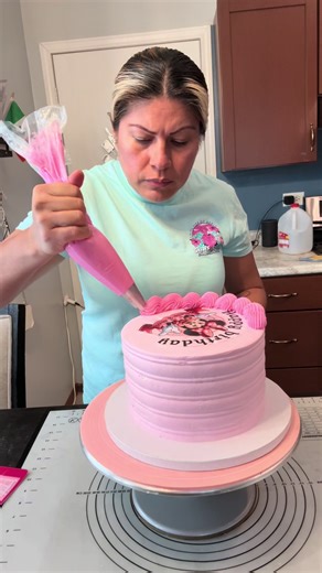 How to Create a Minnie Mouse Cake for Your Celebration