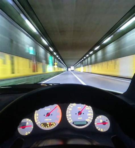 3 minutes of Nissan Skyline R34 in Tokyo with pure engine sound | Racing Spec