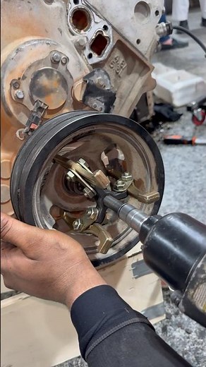 How to Remove GMC crankshaft pulley or harmonic balancer #automobile #crankshaft #mechanic #shorts