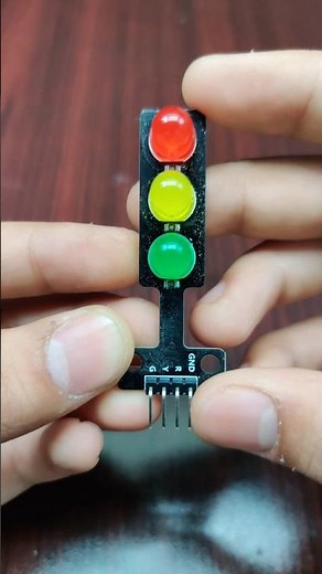 Traffic Lights With Arduino Uno #traffic #arduino #arduinoprojects #eazytronic