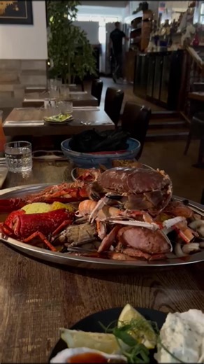 Experience Authentic Seafood Boil at CriDos Restaurant