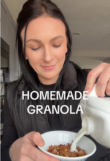 Homemade Granola Recipe: Easy and Delicious